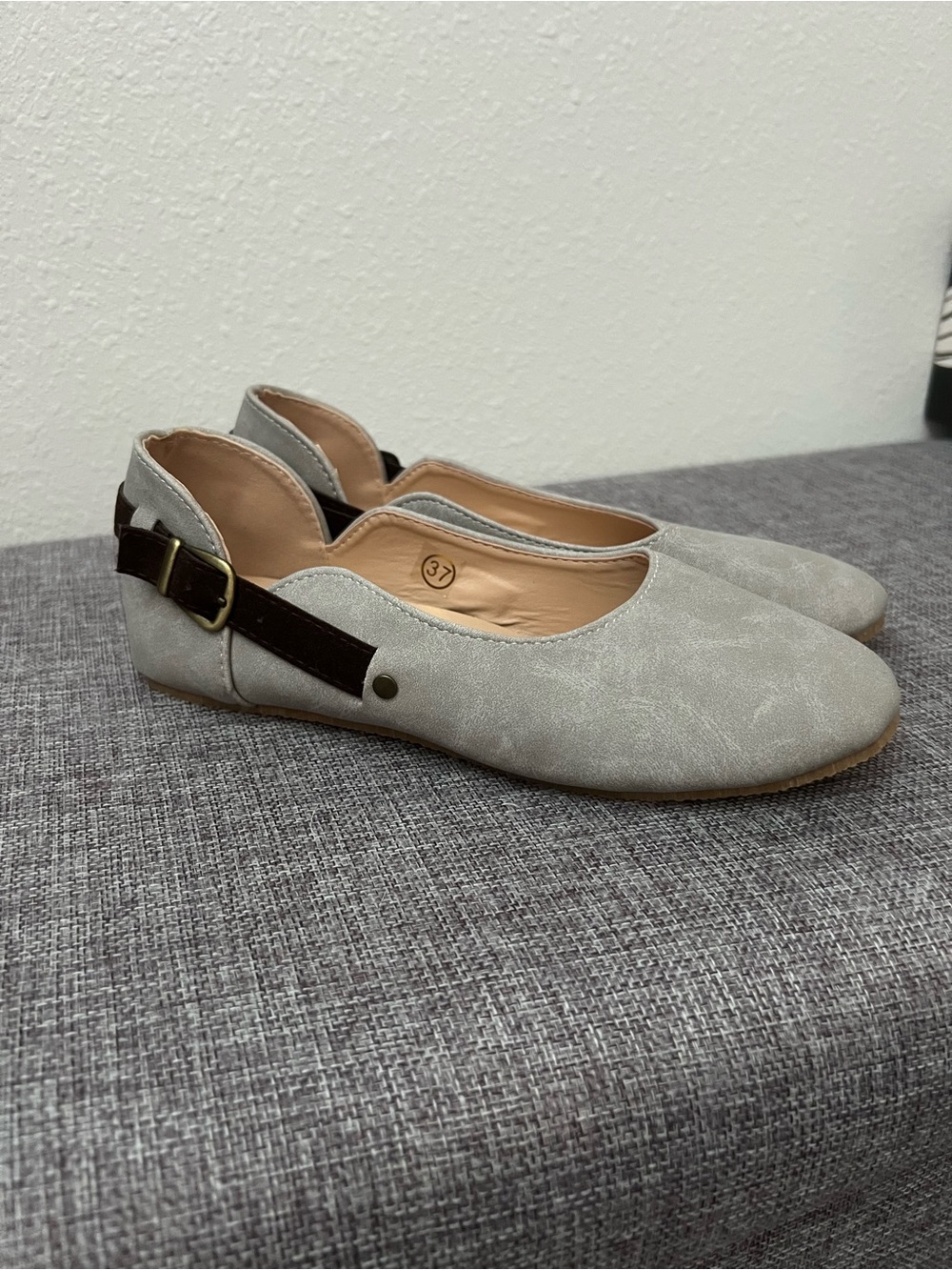 EUC Women’s Light Gray Suede-Look Ballet Flats with Ankle Strap 6